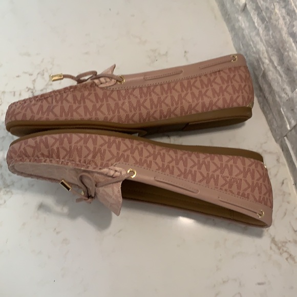 👠👠SOLD!!!👠👠NWOT - Michael Kors Flats!!! - Picture 3 of 6